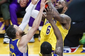 包含金州勇士远射贴柱备战NBA常规赛冲刺阶段里昂备战欧联，网友：库里与70激战SKT分钟的词条亚娱体育网页版